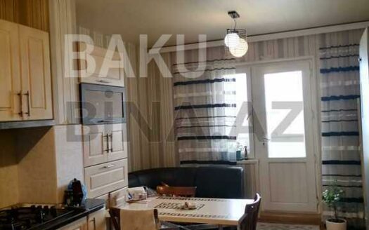 3 Room Old Apartment for Sale in Baku