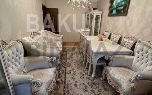 3 Room Old Apartment for Sale in Baku