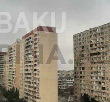 4 Room Old Apartment for Sale in Baku