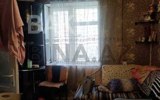 2 Rooms Old Apartment for Sale in Baku