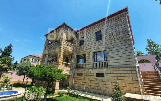 10 Room House / Villa for Sale in Baku