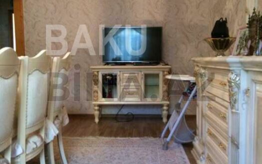 2 Rooms Old Apartment for Sale in Baku