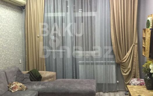 3 Room Old Apartment for Sale in Baku