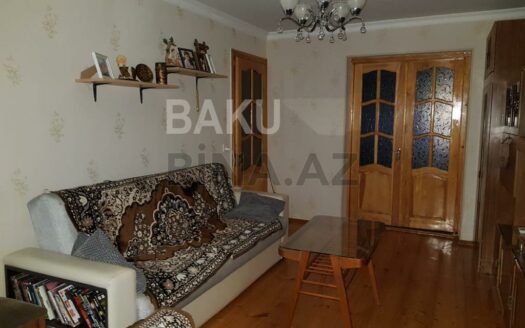 2 Rooms Old Apartment for Sale in Baku