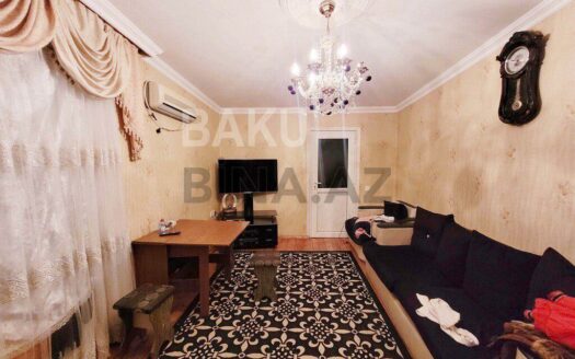 2 Rooms Old Apartment for Sale in Baku