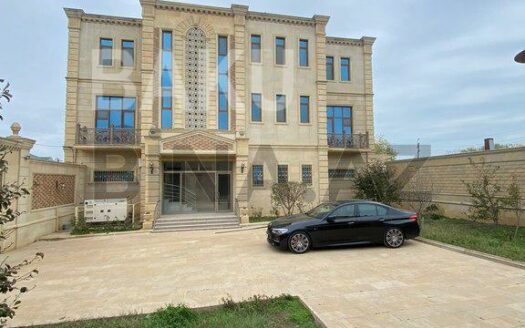 9 Room House / Villa for Sale in Baku