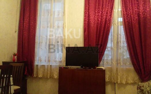 1 Room Old Apartment for Sale in Baku