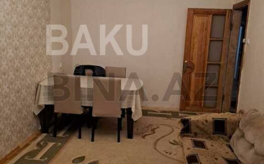 3 Room Old Apartment for Sale in Baku