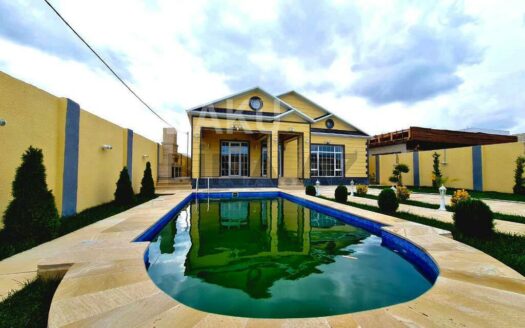 4 Room House / Villa for Sale in Baku