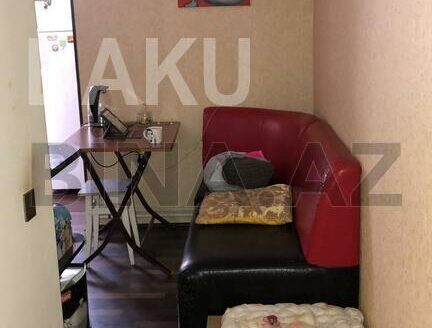 2 Rooms Old Apartment for Sale in Baku