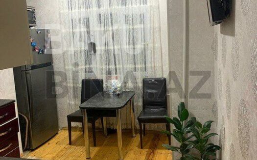 2 Rooms Old Apartment for Sale in Baku