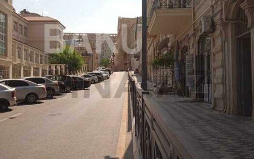 2 Rooms Old Apartment for Sale in Baku