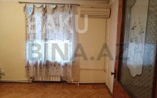 2 Rooms Old Apartment for Sale in Baku