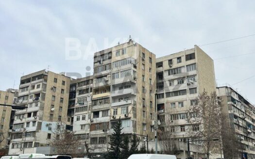 2 Rooms Old Apartment for Sale in Baku