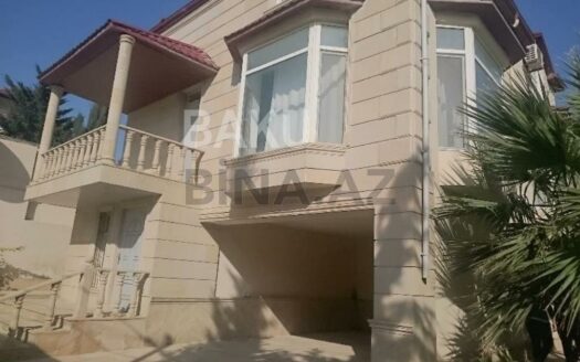 7 Room House / Villa for Sale in Baku