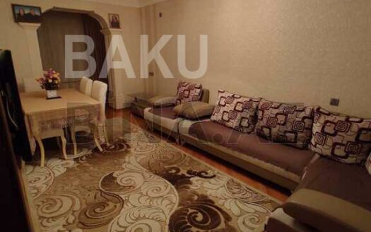 3 Room Old Apartment for Sale in Baku