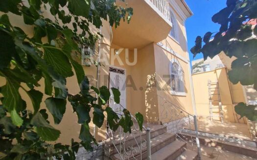 5 Room House / Villa for Sale in Baku