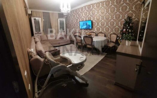 3 Room Old Apartment for Sale in Baku