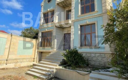 6 Room House / Villa for Sale in Baku