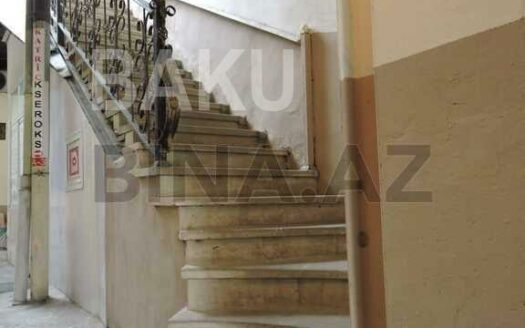 2 Rooms Old Apartment for Sale in Baku