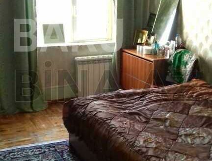 3 Room Old Apartment for Sale in Baku