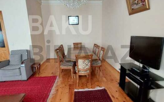 3 Room Old Apartment for Sale in Baku