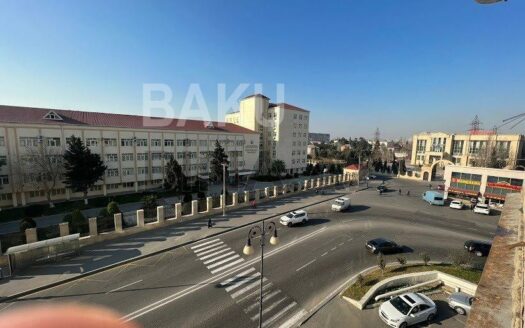 3 Room Old Apartment for Sale in Baku