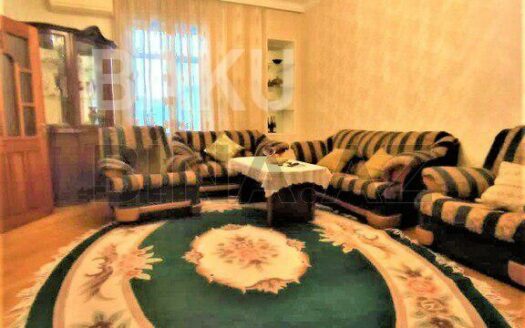 2 Rooms Old Apartment for Sale in Baku