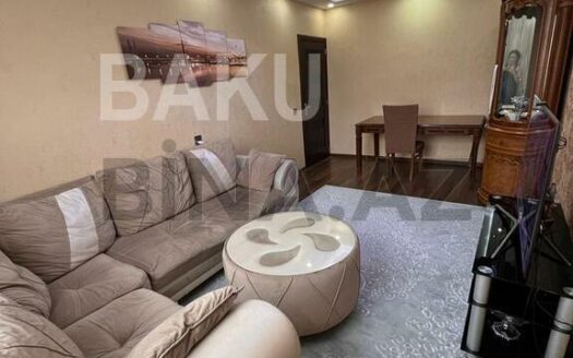 3 Room Old Apartment for Sale in Baku