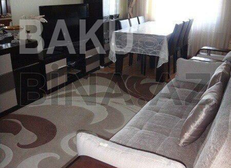 3 Room Old Apartment for Sale in Baku