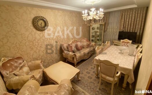 3 Room Old Apartment for Sale in Baku