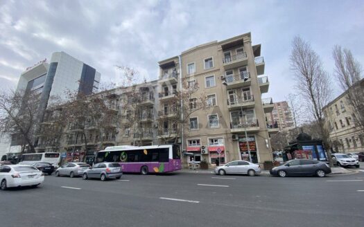 2 Rooms Old Apartment for Sale in Baku