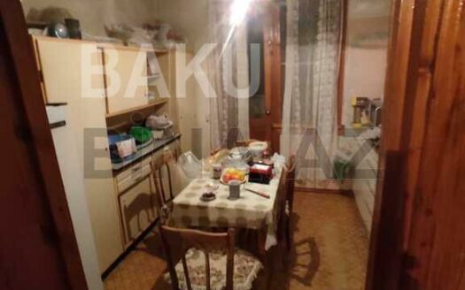 3 Room Old Apartment for Sale in Baku