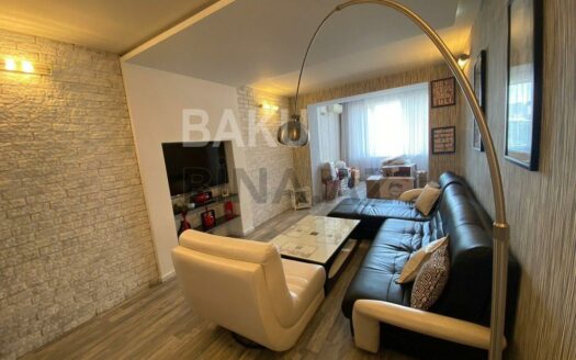 2 Rooms Old Apartment for Sale in Baku