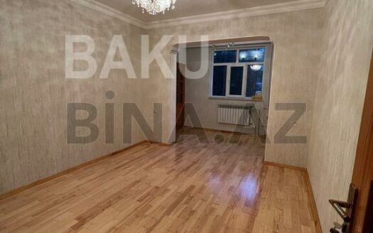 3 Room Old Apartment for Sale in Baku