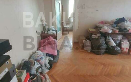 2 Rooms Old Apartment for Sale in Baku