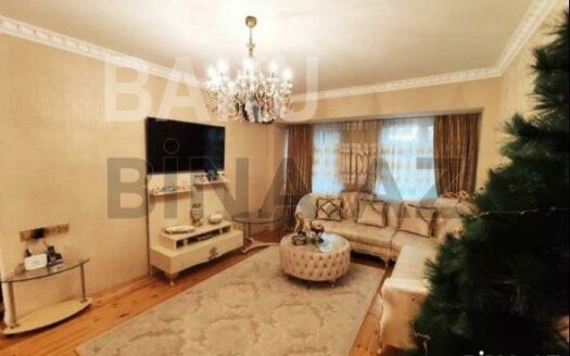 3 Room Old Apartment for Sale in Baku