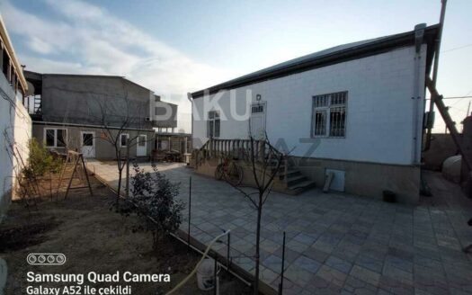 4 Room House / Villa for Sale in Baku