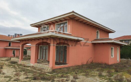 6 Room House / Villa for Sale in Baku