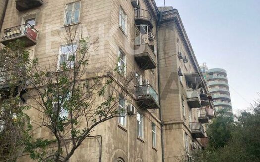 1 Room Old Apartment for Sale in Baku