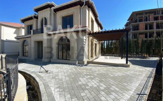 8 Room House / Villa for Sale in Baku