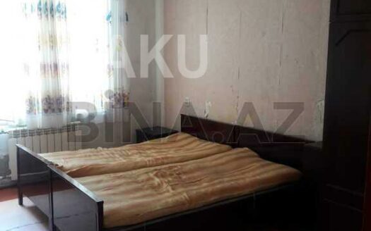 2 Rooms Old Apartment for Sale in Baku