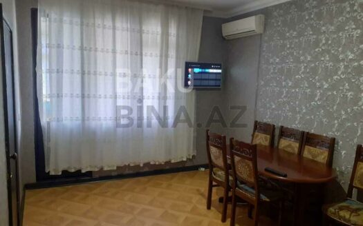 2 Rooms Old Apartment for Sale in Baku