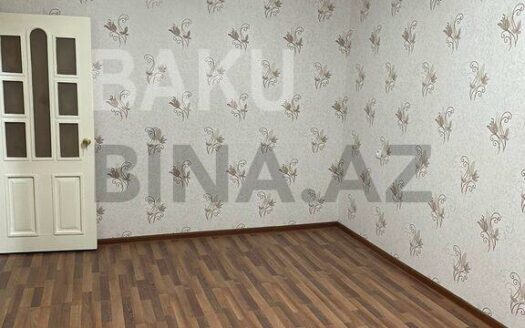 3 Room Old Apartment for Sale in Baku