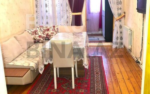 2 Rooms Old Apartment for Sale in Baku