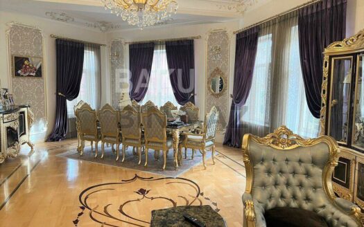 7 Room House / Villa for Sale in Baku