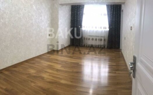 3 Room Old Apartment for Sale in Baku