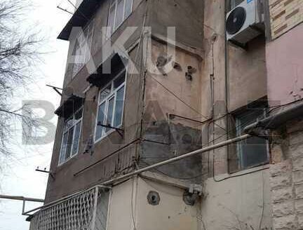 1 Room Old Apartment for Sale in Baku