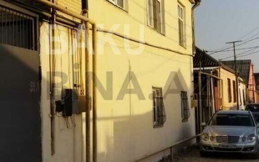 8 Room House / Villa for Sale in Baku