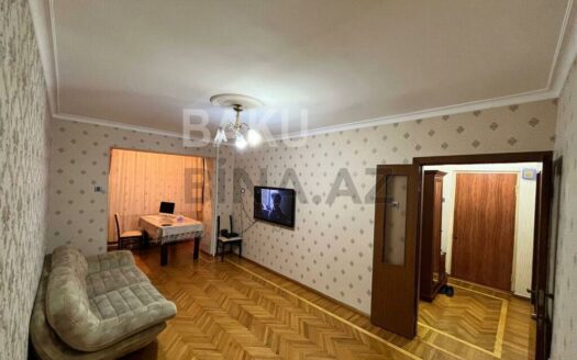 3 Room Old Apartment for Sale in Baku